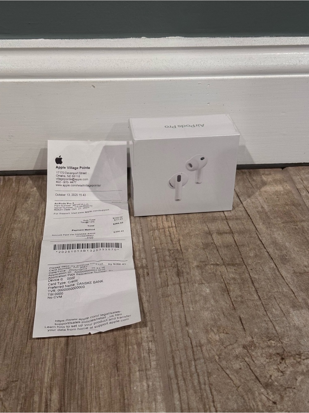 & Other Stories White AirPods Pro Style Earbuds with Box